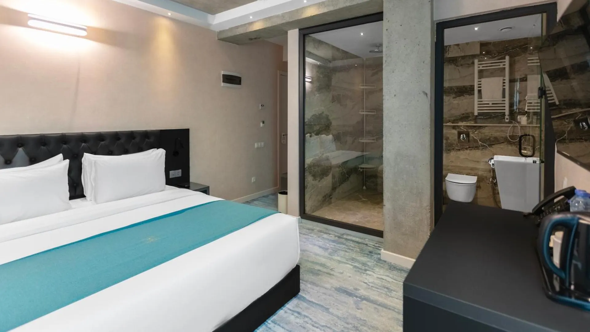 Hotel M E T 트빌리시 4*,  조지아